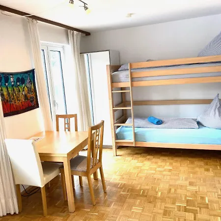 Gemuetliche Mit Geteiltem Bad, Kueche Und Garten Séjour chez l'habitant Munich