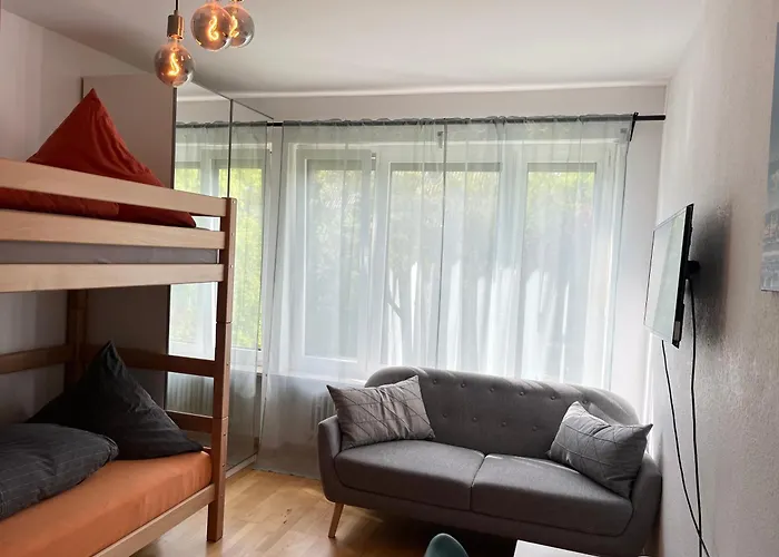 Gemuetliche Mit Geteiltem Bad, Kueche Und Garten * München