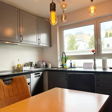 Homestay Gemuetliche Mit Geteiltem Bad, Kueche Und Garten Munich