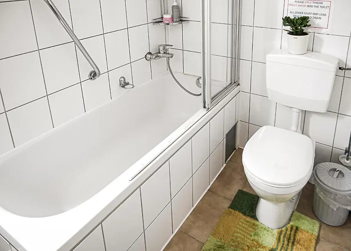 Gemuetliche Mit Geteiltem Bad, Kueche Und Garten Séjour chez l'habitant