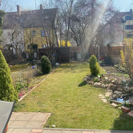Gemuetliche Mit Geteiltem Bad, Kueche Und Garten Проживание в семье *